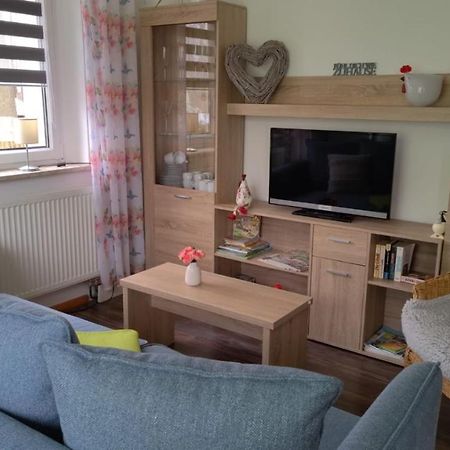 Helenes Ferienwohnung Auf Dem Bauernhof - Lausitzer Seenland Lauta Buitenkant foto